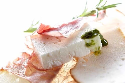 Recepte: Feta aitas siera sviestmaize ar „Cecinas de Leon“