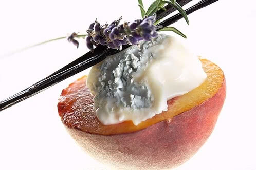 Receptes: Gorgonzola uz ceptas persikas